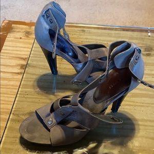Nine West Gray Heel